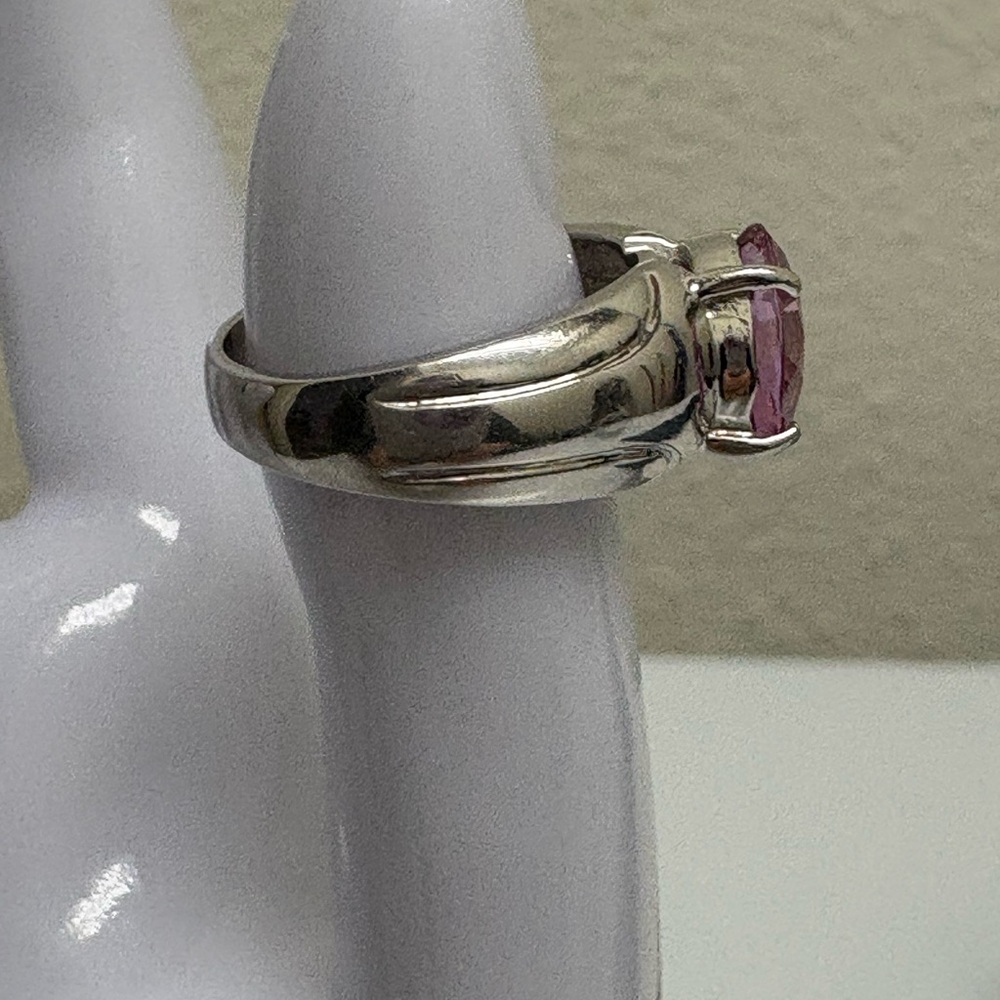 Elegant Pink Topaz Silver Ring - Picture 4 of 6